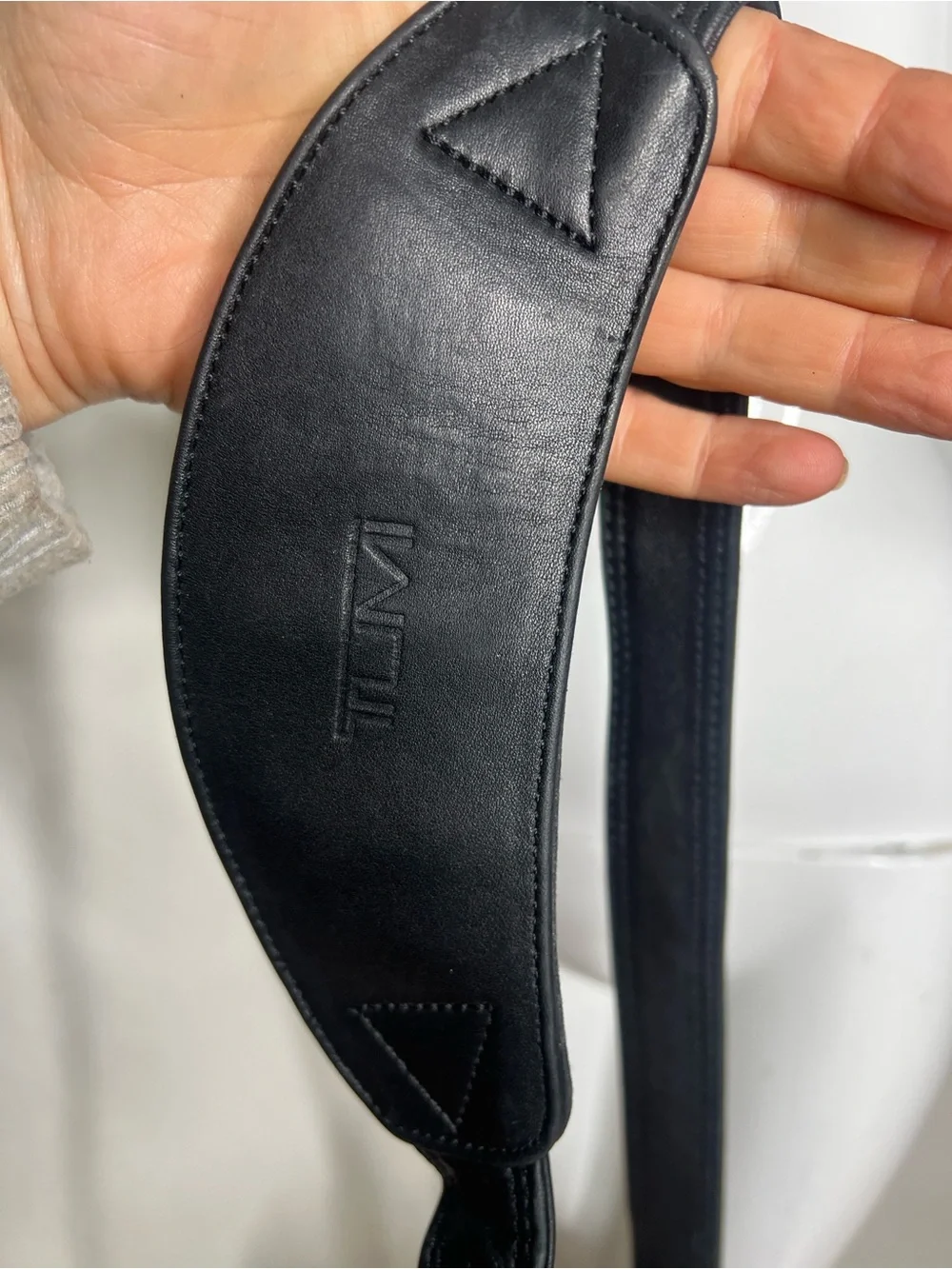 Tumi Black Leather Crossbody Messenger Adjustable Strap Bag